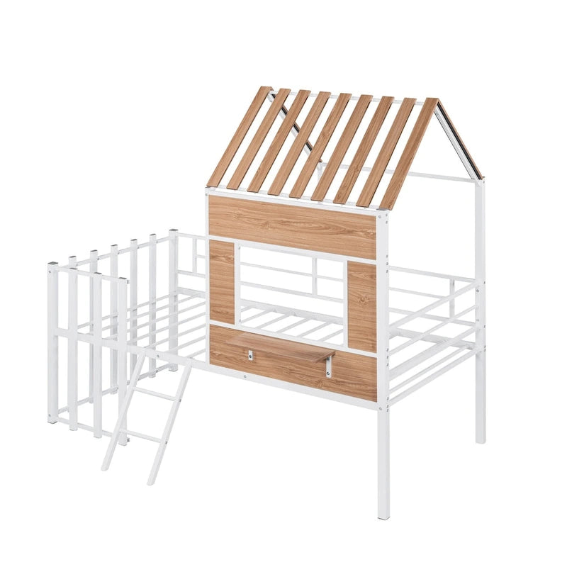 Cama alta metálica con forma de casa, techo, ventana, barandillas y escalera