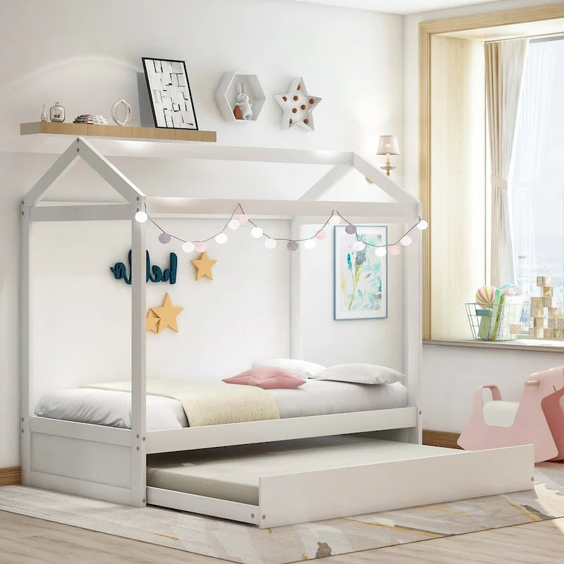 Cama con forma de casa y cama nido — Blanca