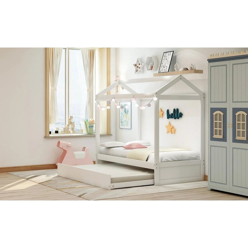 Cama con forma de casa y cama nido — Blanca