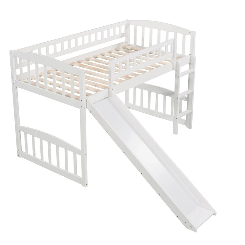Letto a soppalco in legno massello con scivolo, scala e parapetto di sicurezza