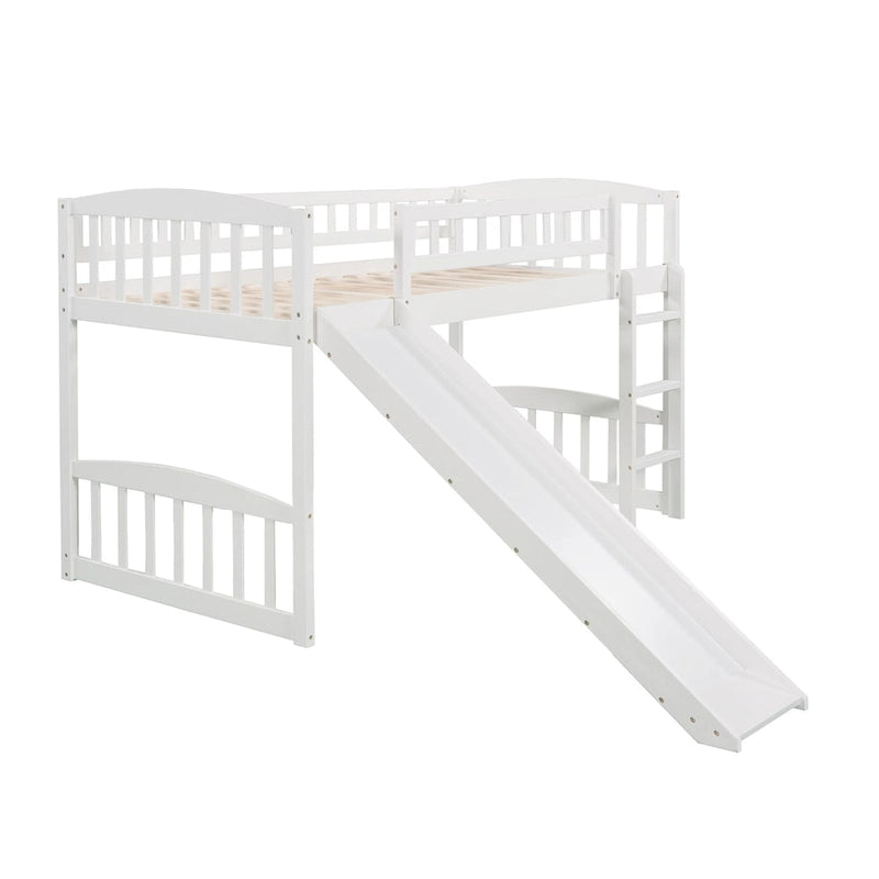 Letto a soppalco in legno massello con scivolo, scala e parapetto di sicurezza
